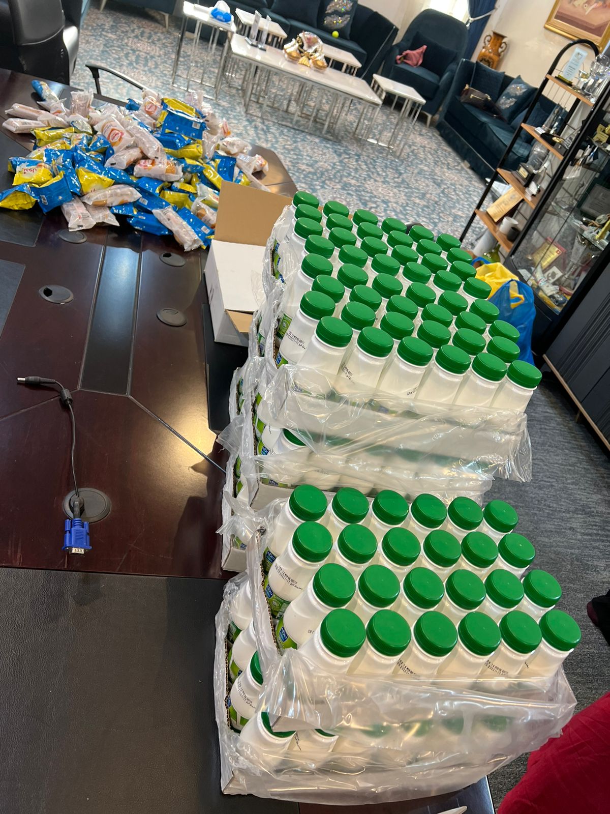 وقف قدوتيبشارك في تجهيز وتوزيع أكثر من ٢٠٠ وجبة